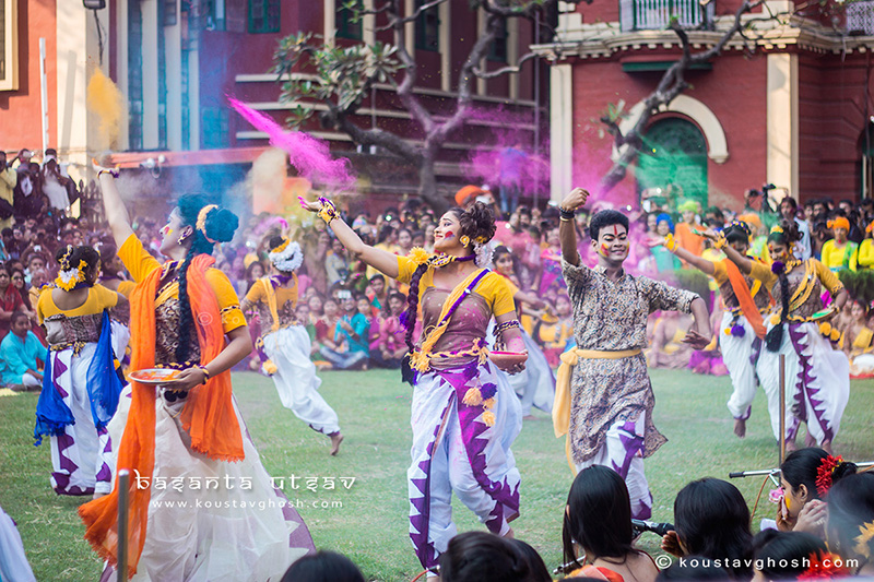 Students performing during Basanta Utsav at Jorasanko Thakurbari
